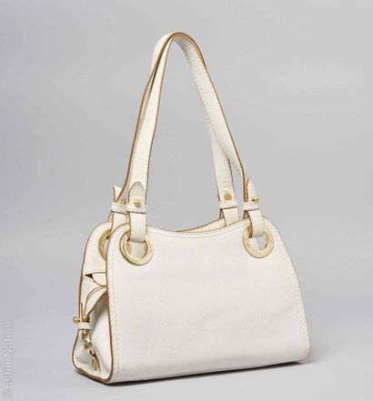 LANCEL
SAC en veau grainé blanc, garnitures...