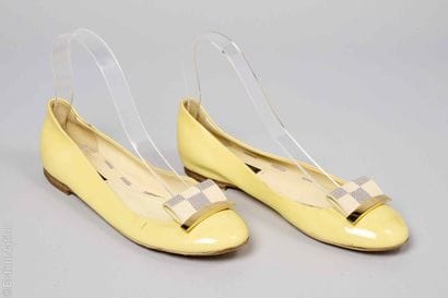 LOUIS VUITTON
PAIRE DE BALLERINES en cuir...