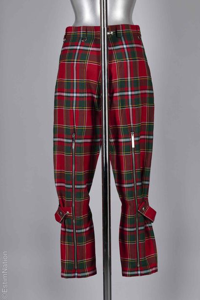 BURBERRY
PANTALON jodhpur en laine écossaise,...