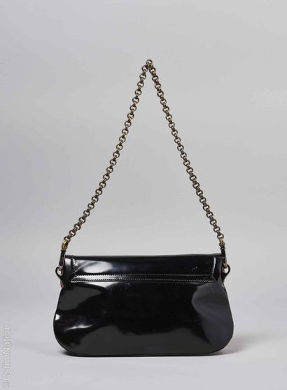 PRADA (COLLECTION AUTOMNE-HIVER 2004/05)
PETIT...
