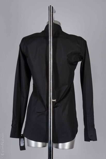 SAINT LAURENT PARIS
CHEMISE en coton noir,...