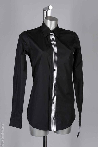 SAINT LAURENT PARIS
CHEMISE en coton noir,...