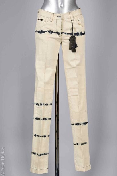 DOLCE & GABBANA
PANTALON en denim crème imprimé...