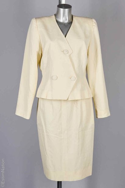 EMMANUELLE KHANH CIRCA 1985
TAILLEUR en gabardine...
