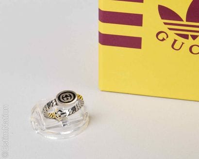 GUCCI
BAGUE en argent 925/°° la monture à...