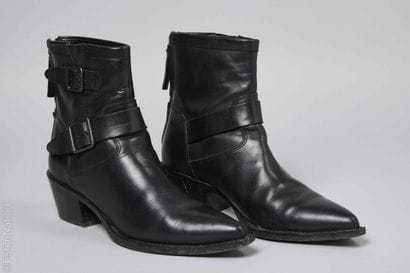 ASH
PAIRE DE BOOTS à boucles en cuir noir...