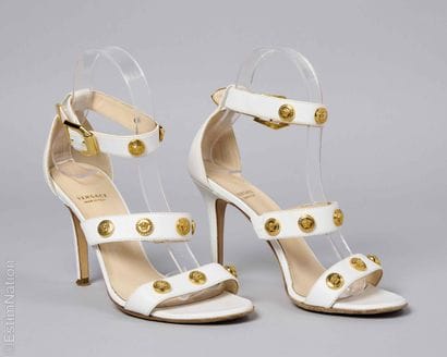 VERSACE
PAIRE DE SANDALES d'inspiration bondage...