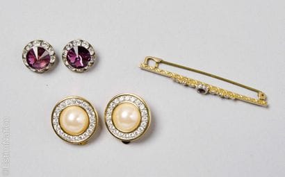 SWAROVSKI, ANONYME
PAIRE DE CLIPS circulaires...