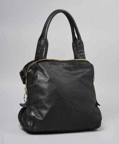 PAULE KA
SAC en cuir noir, zips bicolores,...