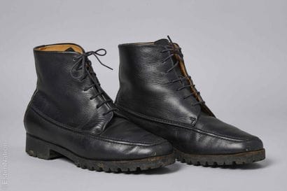 J.M. WESTON
PAIRE DE BOTTINES en cuir souple...