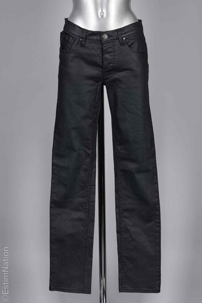 APC, NUDIE JEANS CO, JEAN LOUIS SCHERRER...