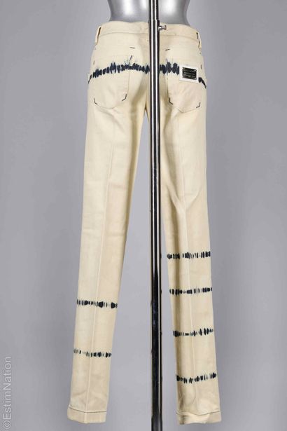 DOLCE & GABBANA
PANTALON en denim crème imprimé...