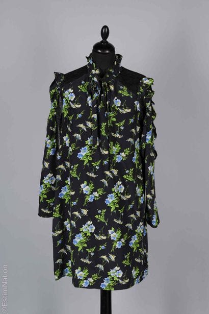 SANDRO
ROBE en soie noire imprimée de fleurs...