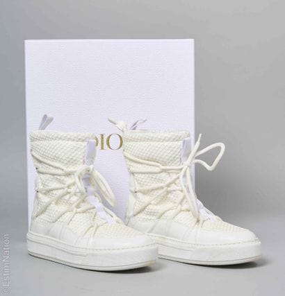CHRISTIAN DIOR
PAIRE DE BOTTES 