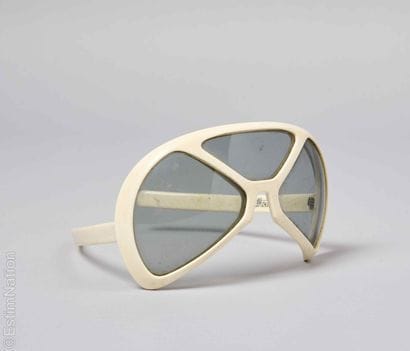 SILHOUETTE PAR DORA DEMMEL CIRCA 1973
PAIRE...