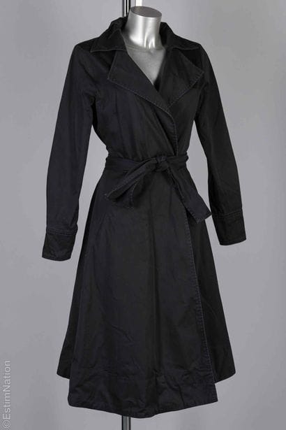MIU MIU CIRCA 1990
MANTEAU en gabardine de...