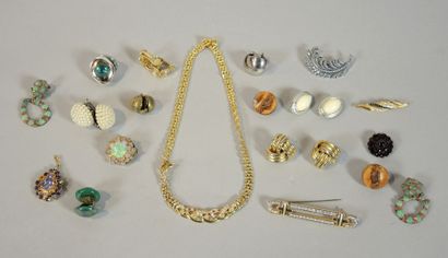 BIJOUX FANTAISIE
Ensemble de broches et paire...