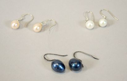 BOUCLES D'OREILLES PERLES
Ensemble de 3 paires...