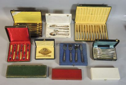 DIVERS ARGENTERIE
Lot d'éléments en métal...