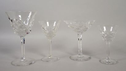 SAINT LOUIS & divers
Lot de verres à pied...