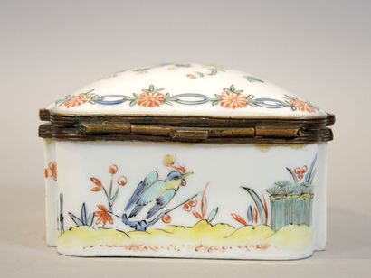 DECOR KAKIEMON
Boite en porcelaine à décor...