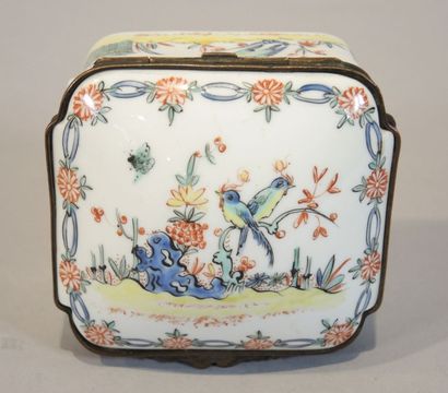 DECOR KAKIEMON
Boite en porcelaine à décor...