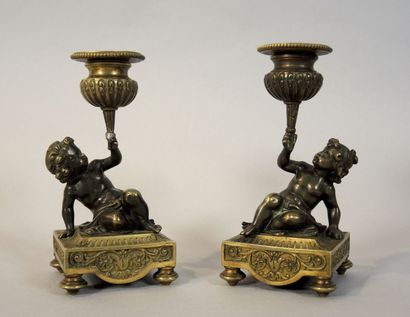 PAIRE DE BOUGEOIRS STYLE LOUIS XVI
Paire...