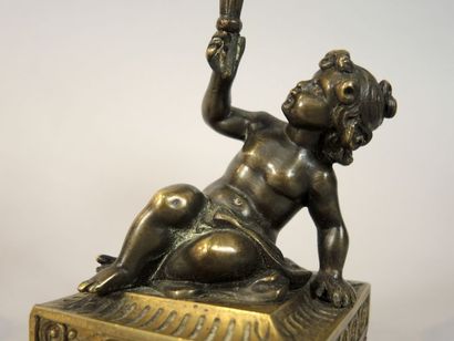 PAIRE DE BOUGEOIRS STYLE LOUIS XVI
Paire...