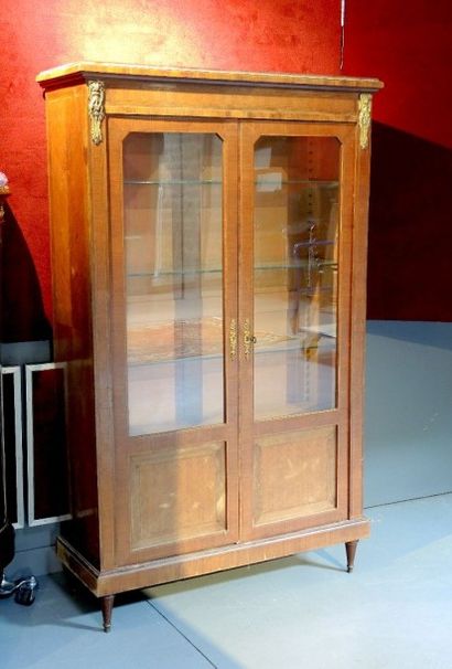 Vitrine bibliothèque de style Louis XVI en...