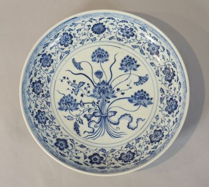 PLAT EXTREME-ORIENT
Grand plat rond en porcelaine...