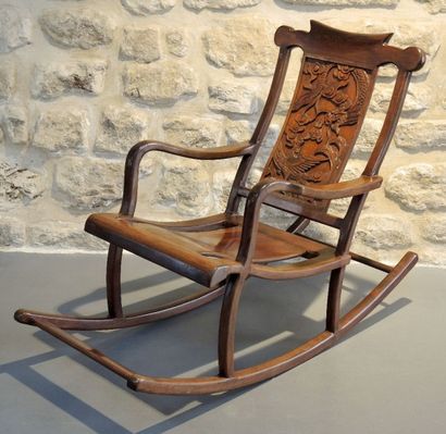 FAUTEUIL A BASCULE
Fauteuil à bascule en...