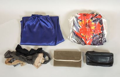 LOT DIVERS MODE
Lot composé de :

- pantalon...