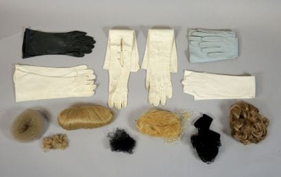 ACCESSOIRES DE MODE
Chapeau en plumes blanches...