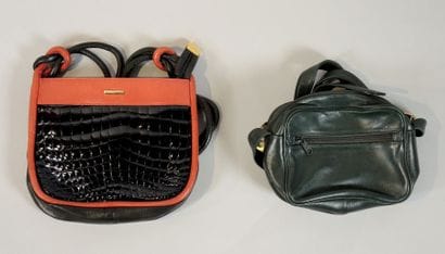 LOT DE MODE - VETEMENTS ET ACCESSOIRES
-...