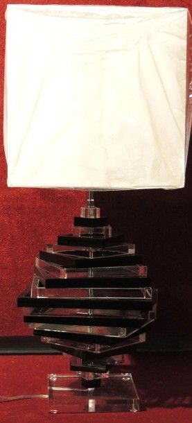 LAMPE ALTUGLAS
Lampe en altuglas le pied...
