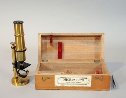 INSTRUMENTS SCIENTIFIQUES
Microscope en laiton...