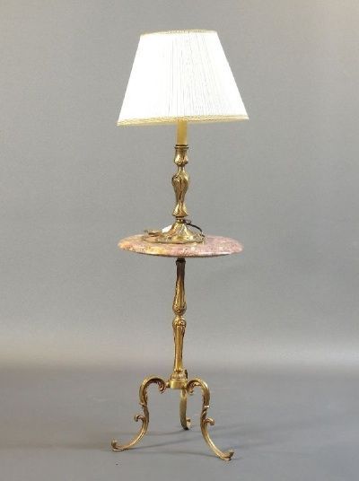 GUERIDON ET PIED DE LAMPE
Guéridon en bronze...