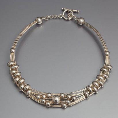TRAVAIL FRANÇAIS - (années 1980)
Collier...
