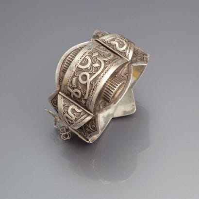 Travail Oriental - (années 1980)
Bracelet...