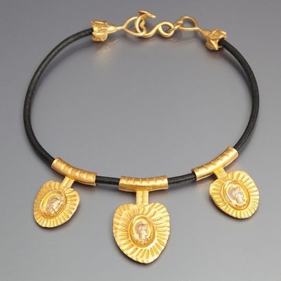 Cyclope - (années 1990)
Collier de style...