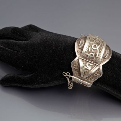 Travail Oriental - (années 1980)
Bracelet...