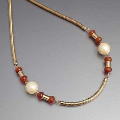 Lanvin - (années 1970)
Elégant collier sautoir...