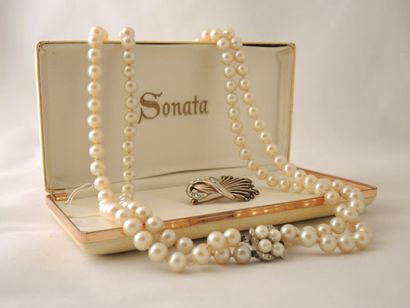 Sonata - (années 1970)
Sautoir double rang...