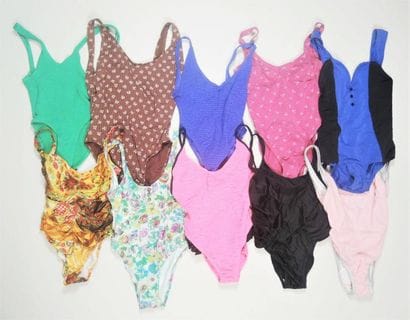 CACHAREL, AQUA MARINA, JANTZEN
LOT de DIX...