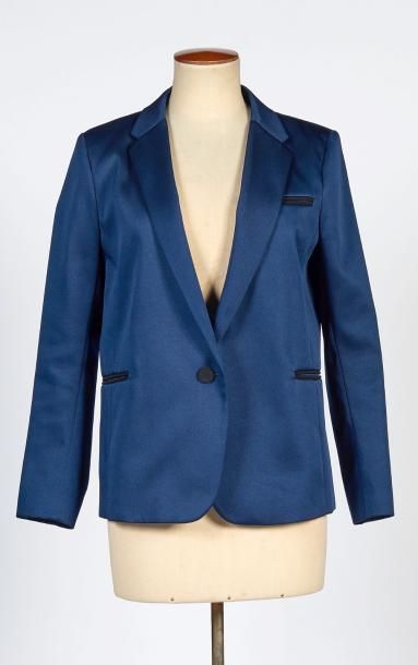 SANDRO
VESTE d'inspiration smoking en polyester...