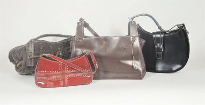 ENZARI, DAVID JONES, MISS JUNE
DEUX SACS...