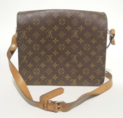 LOUIS VUITTON vintage circa 1980
BESACE en...