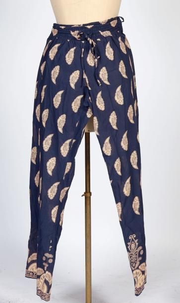JANI D'ARNO, ANONYME
BLOUSE en soie imprimée...