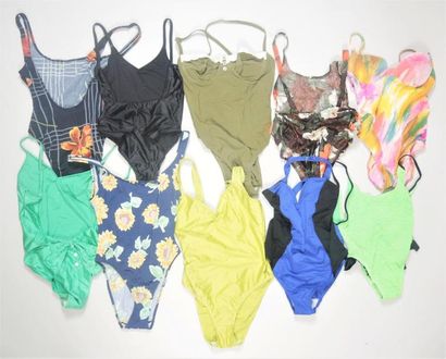 CACHAREL, AQUA MARINA, JANTZEN
LOT de HUIT...