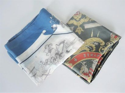 HERMES Paris Vintage 
DEUX CARRES en soie...